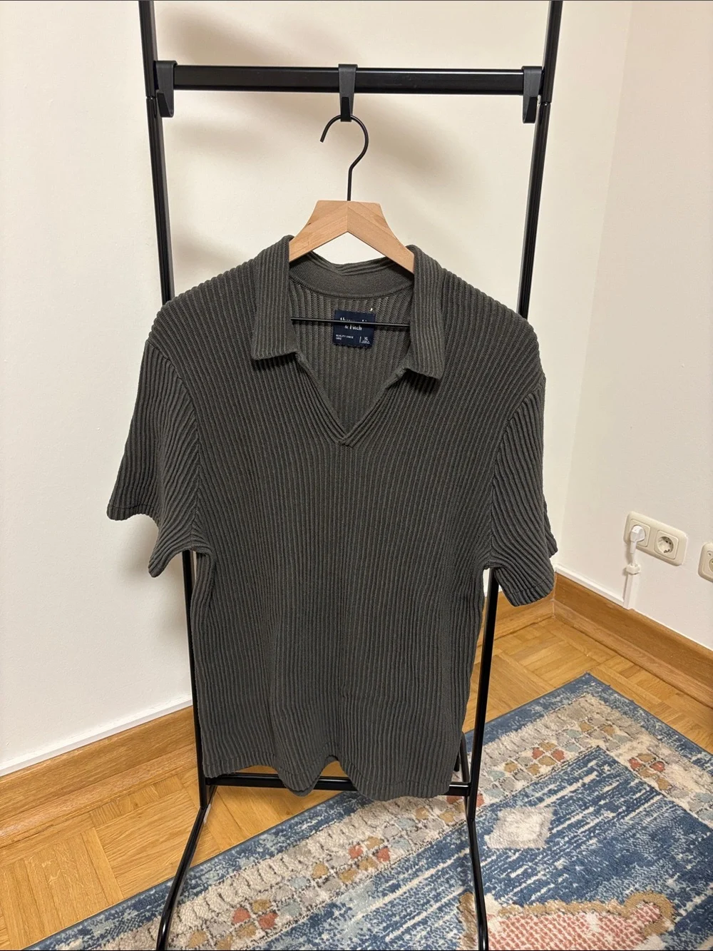 A&F Collared Shirt - Picture 1 of 6